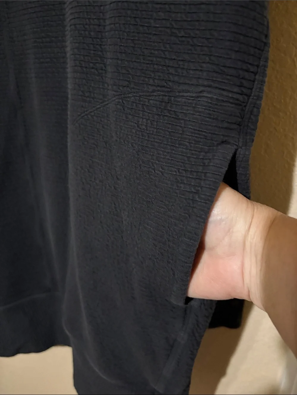 lululemon athletica Long Sleeve Tunic Top in Black